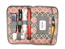 이미지를 갤러리 뷰어에 로드 , The beautiful red and black patterned fabric lining with the extra pop of yellow pocket linings in this otherwise understated grey kit case in medium size. #ethicallymade
